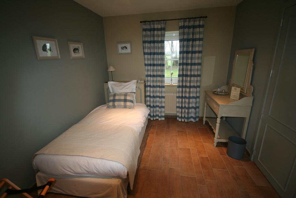 Hostellerie Au Coeur Du Spinois Rebecq-Rognon Rum bild